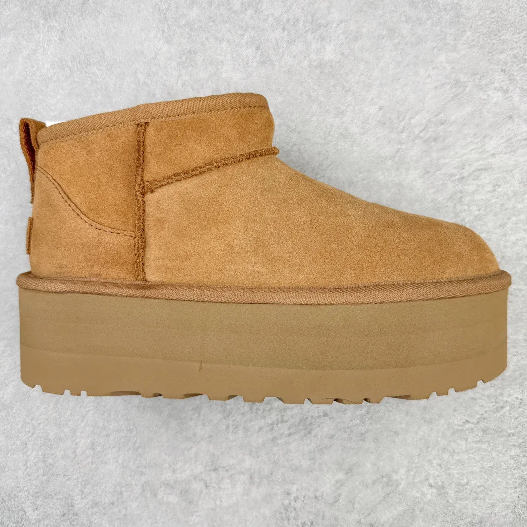 Pick up locally 💰520 UGG 5092 Zhou Dongyu Mini thick-soled autumn and winter sheep fur integrated snow boots. All shoes are made from ZP. Longfeng A-grade Australian imported sheep fur integrated brand OEM production line. Fully follow the ZP process. OEM original pattern maker. Adhering to the principle of no original shoes and no development selection. Pay attention to every detail. The most authentic version on the market. TREADLITE "Light Wing" technology outsole. Lightweight/durable/flexible/pile size: 35 36 37 38 39 40 Coding: by2936090